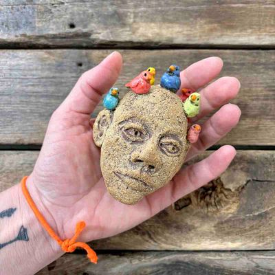Fugle-hode, skulptur vegg, keramikk ca 10x7.5 cm