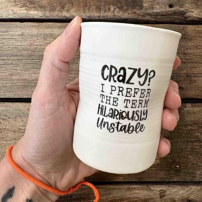 Hovedbilde Hilariously unstable, krus porselen 10 cm (hvit)