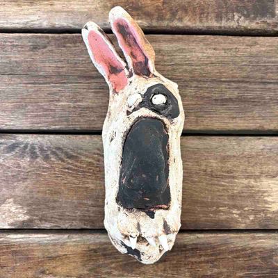 Fido storebror hund, skulptur vegg, keramikk 23 cm (hvit)