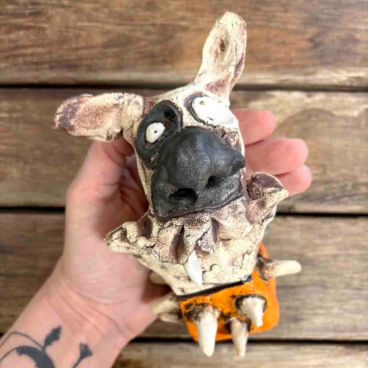 Hundehode lyst, skulptur keramikk 15 cm høy