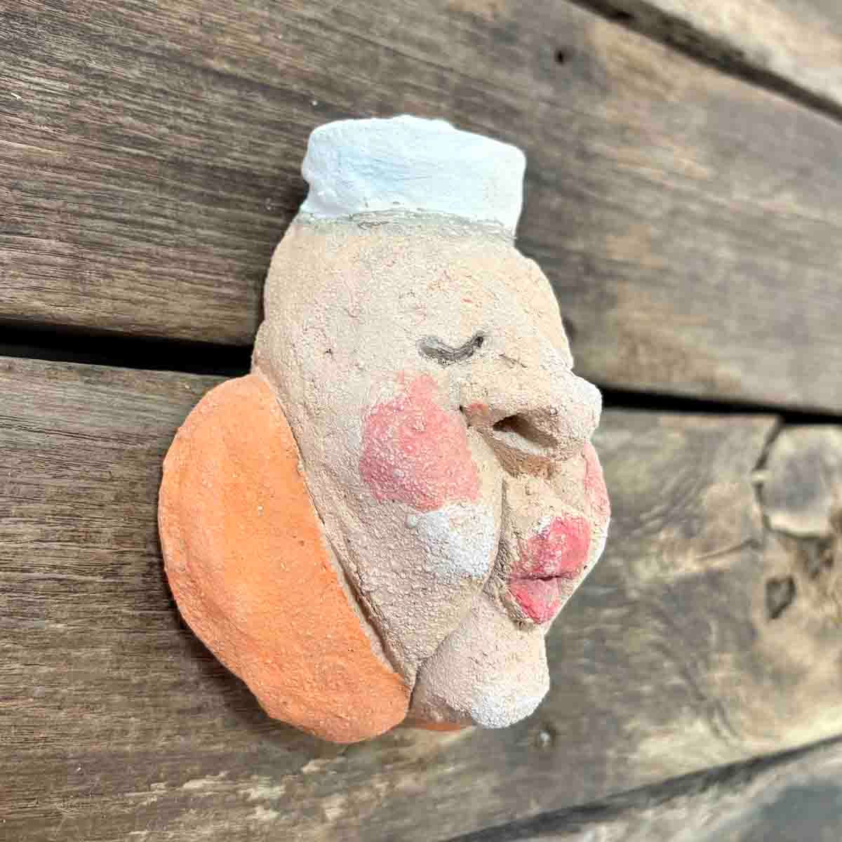 Fjasefjes, skulptur vegg, keramikk ca 9-13 cm (302)