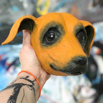 Hund, skulptur vegg 15x23 cm