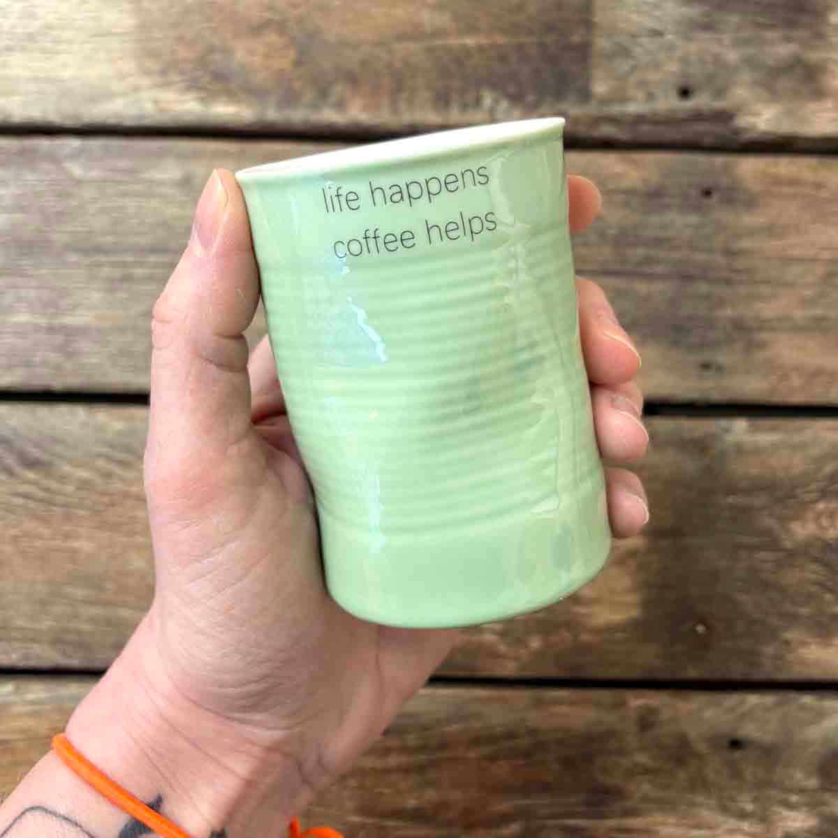 Coffee helps, krus porselen 10 cm (mint)